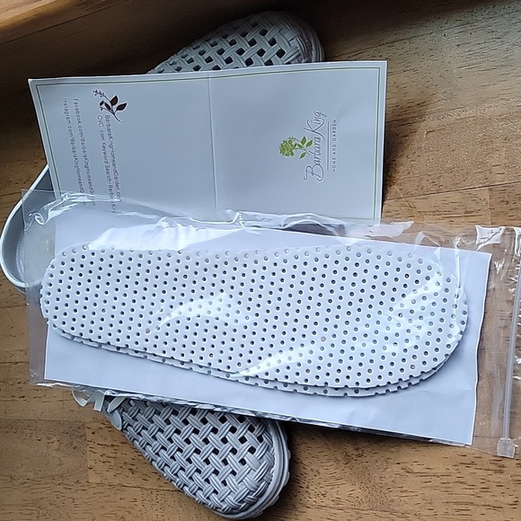 Barbara King Garden Shoes | Medium - Picture 6 of 7